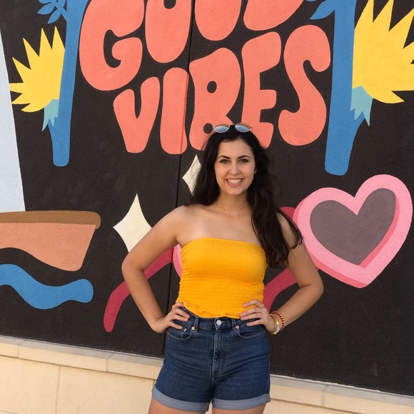 Meet your Posher, Delaney - Picture 2 of 8